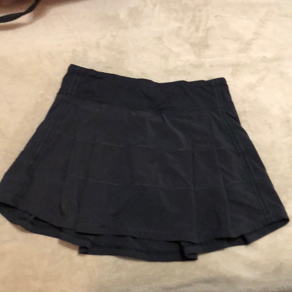 Lululemon skort. Full skirt around and shorts underneath.